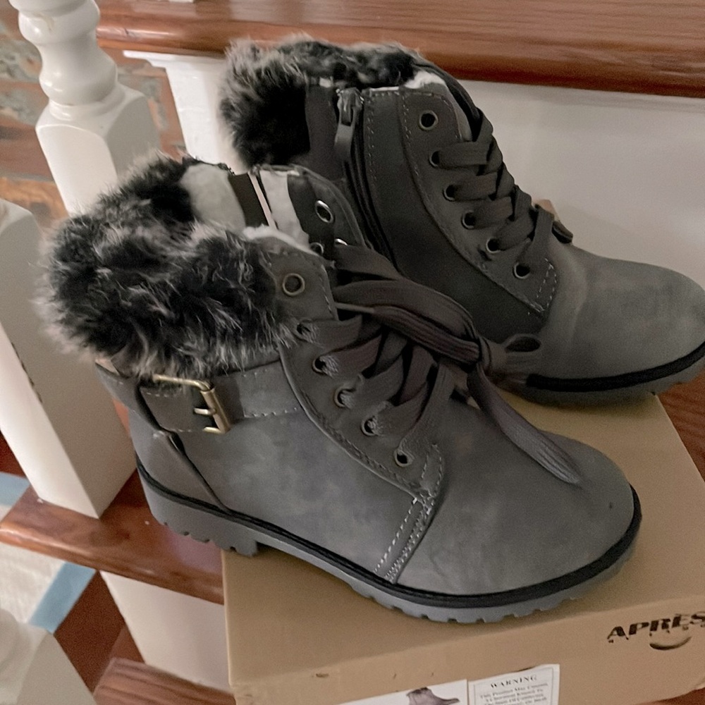 BRAND NEW in Box little girls gray combat boots with FUR